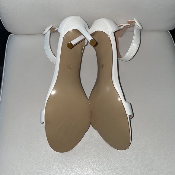 Classy white shoes - Picture 5 of 6